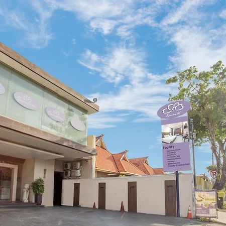 Life Emerald Hotel สุราบายา ภายนอก รูปภาพ