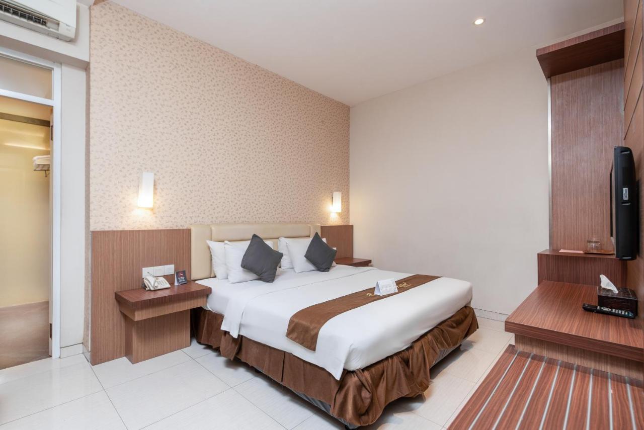 Life Emerald Hotel สุราบายา ภายนอก รูปภาพ