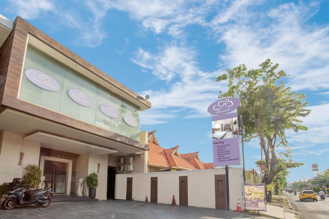 Life Emerald Hotel สุราบายา ภายนอก รูปภาพ