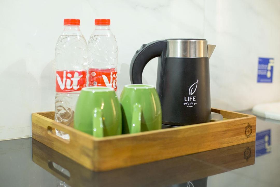 Life Emerald Hotel สุราบายา ภายนอก รูปภาพ