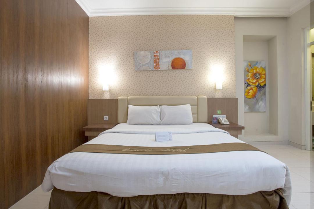 Life Emerald Hotel สุราบายา ภายนอก รูปภาพ