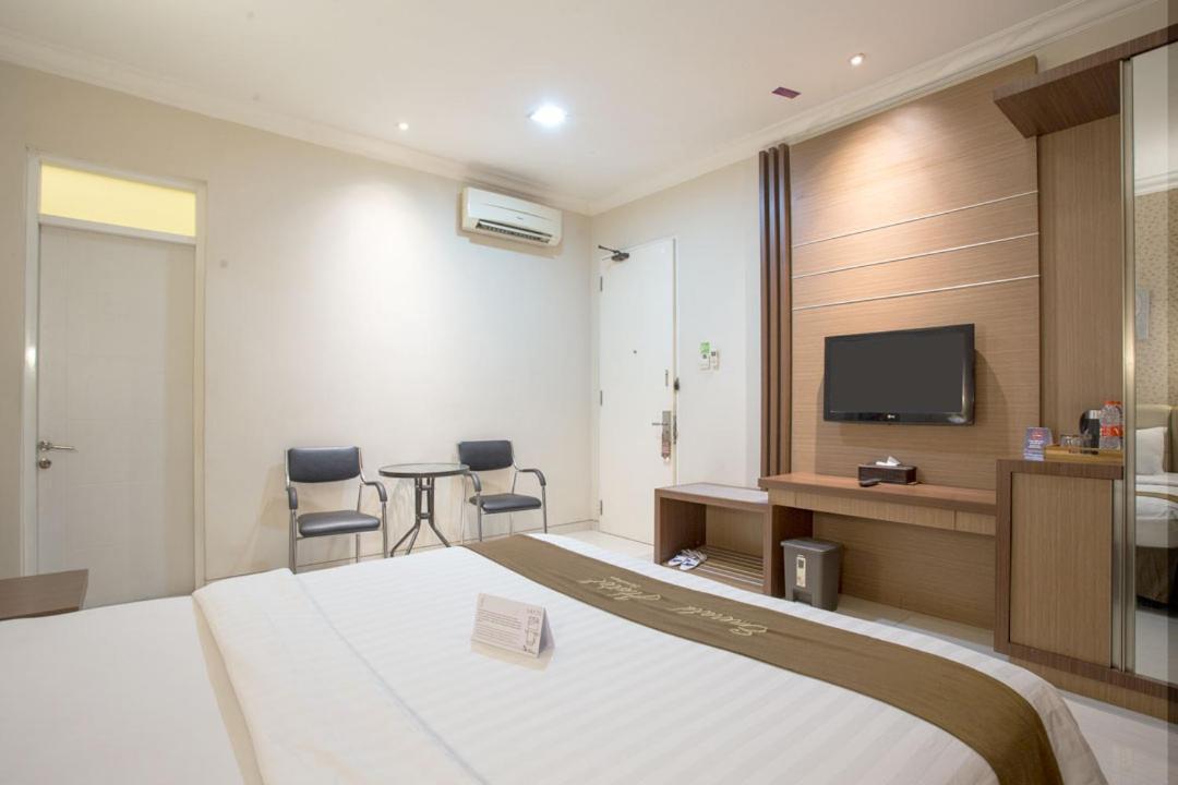 Life Emerald Hotel สุราบายา ภายนอก รูปภาพ