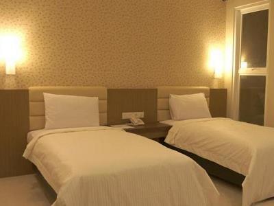 Life Emerald Hotel สุราบายา ภายนอก รูปภาพ