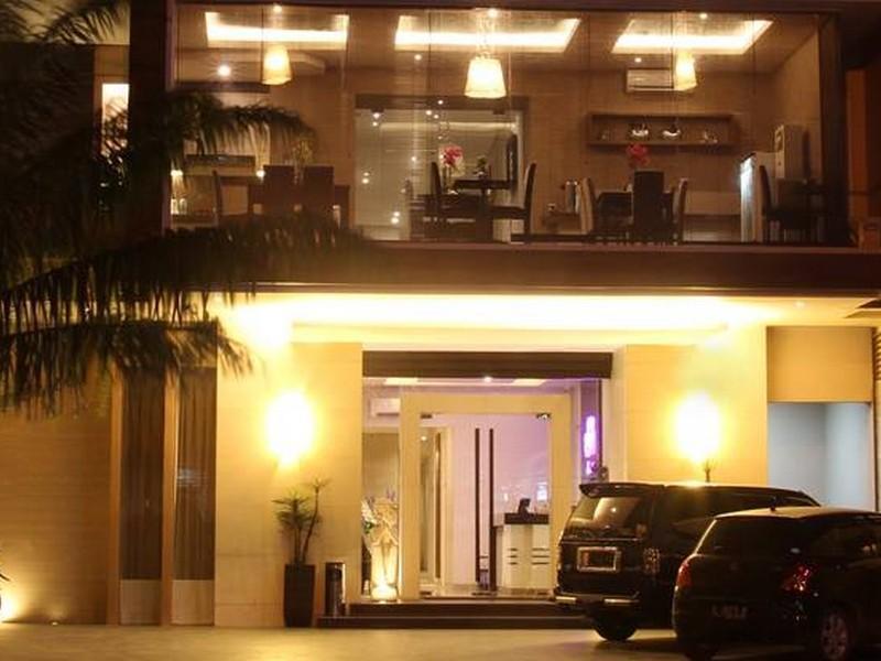 Life Emerald Hotel สุราบายา ภายนอก รูปภาพ