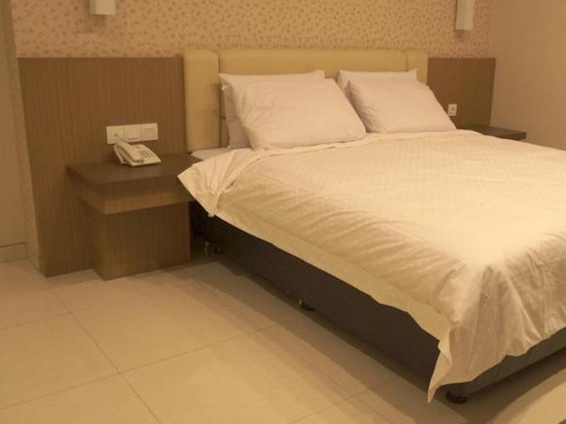 Life Emerald Hotel สุราบายา ภายนอก รูปภาพ