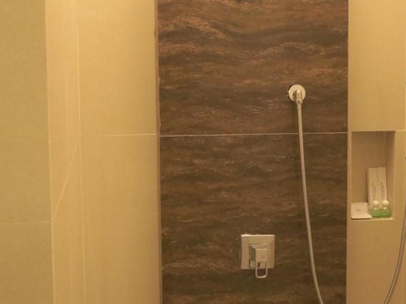 Life Emerald Hotel สุราบายา ภายนอก รูปภาพ